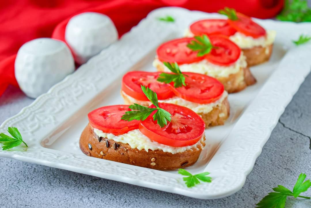 Sandwiches mit Tomaten und Käse